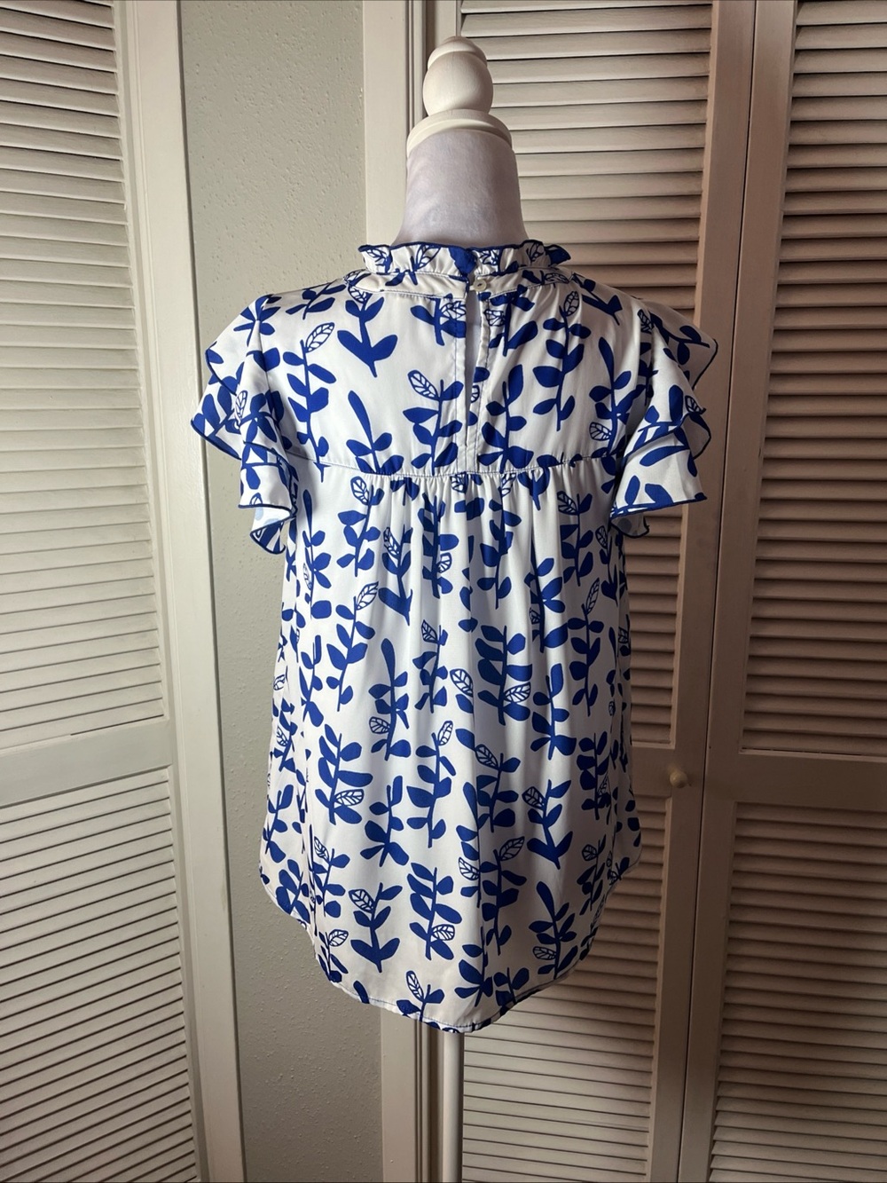JODIFL White Blouse with Navy Blue Leaf Print and Neon Embroidered Yoke Sz S - Picture 3 of 9